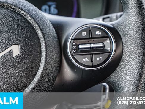 Used 2025 Kia Soul LX w/ LX Technology Package FWD image 30