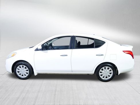 Used 2013 Nissan Versa SV image 4