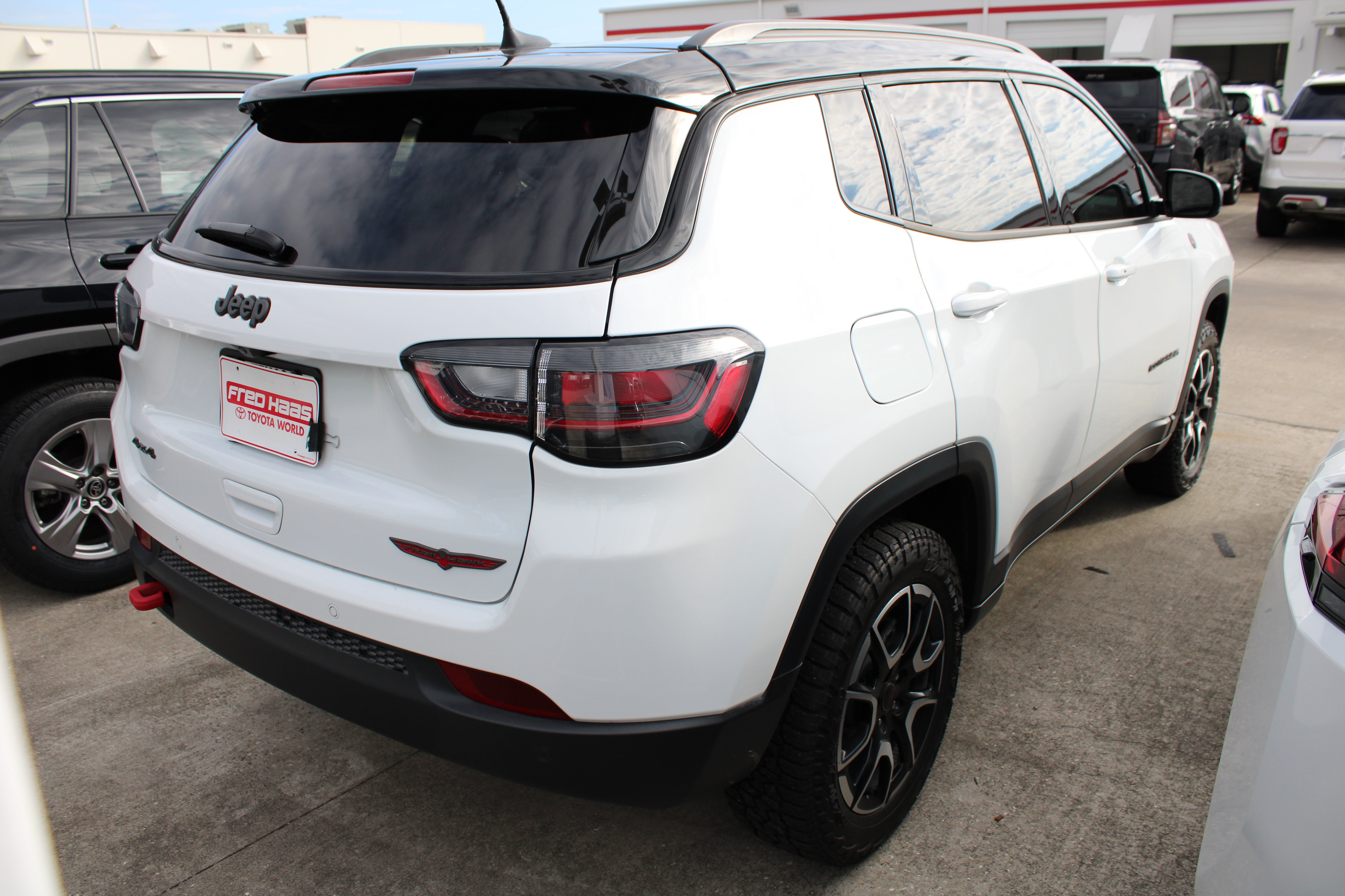 Used 2025 Jeep Compass Trailhawk w/ Trailhawk Elite Group AWD/4WD image 10