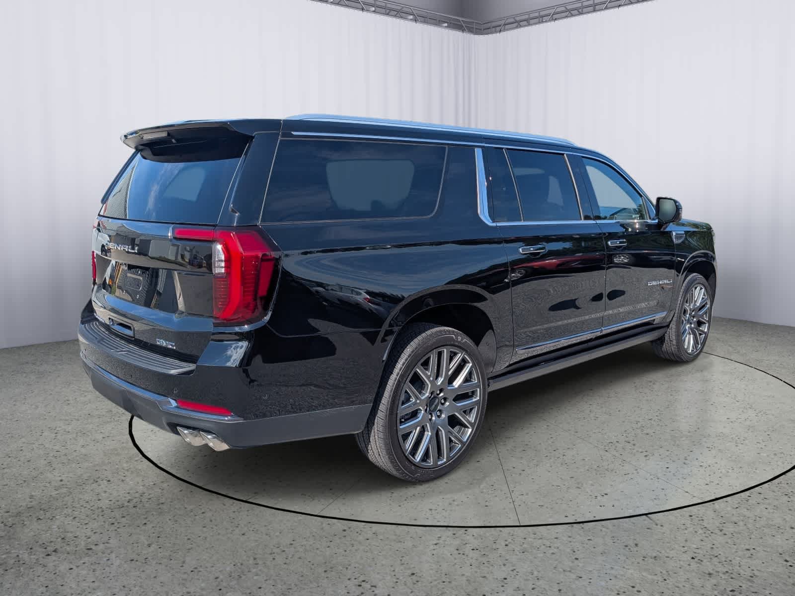 Certified 2026 GMC Yukon XL Denali Ultimate AWD/4WD image 3