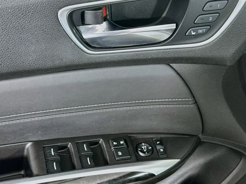 Used 2018 Acura TLX FWD image 15