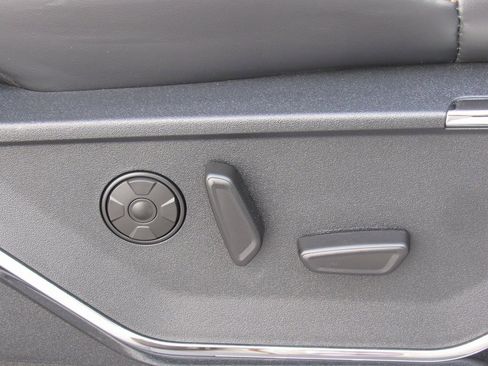 Used 2024 Ford F450 Platinum w/ FX4 Off-Road Package image 26