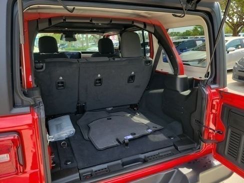 Used 2026 Jeep Wrangler Unlimited Rubicon AWD/4WD image 9