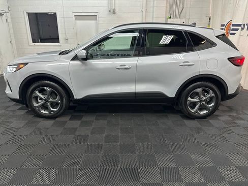 Used 2025 Ford Escape ST-Line Select AWD/4WD image 6