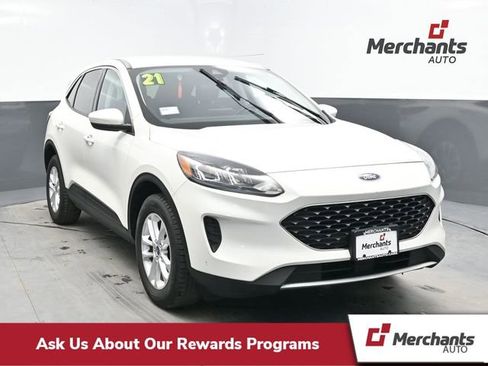 Used 2021 Ford Escape SE w/ Cold Weather Package AWD/4WD image 1