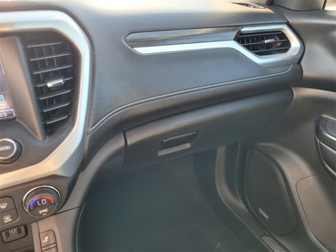 Used 2018 GMC Acadia SLT image 29