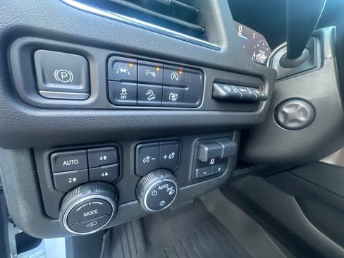 Used 2023 Chevrolet Suburban High Country AWD/4WD image 20