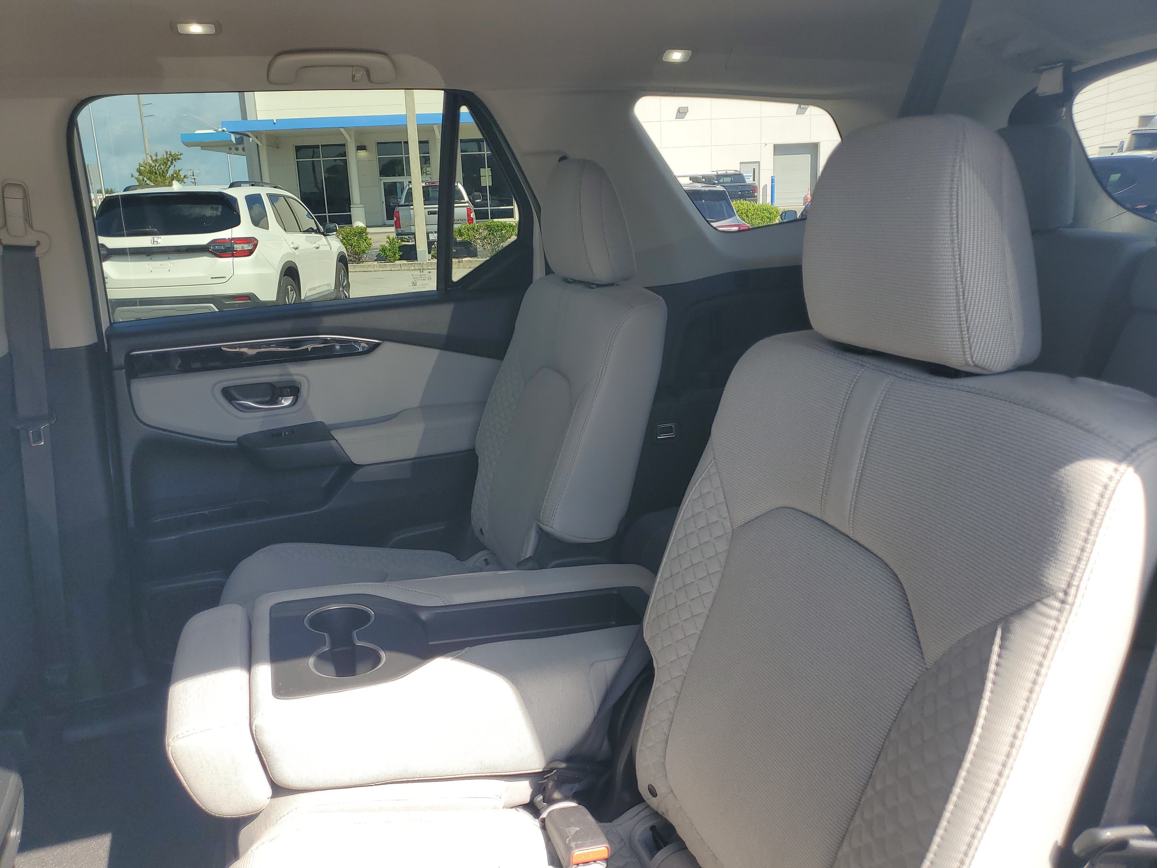 Used 2023 Honda Pilot LX image 12