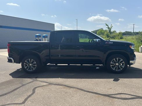 Used 2023 Chevrolet Silverado 1500 LT w/ Z71 Off-Road Package AWD/4WD image 6