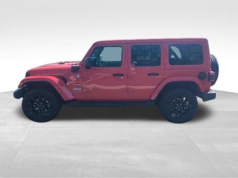 Used 2024 Jeep Wrangler Unlimited Sahara w/ Technology Group AWD/4WD image 10