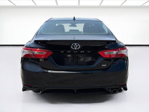 Used 2020 Toyota Camry SE FWD image 5