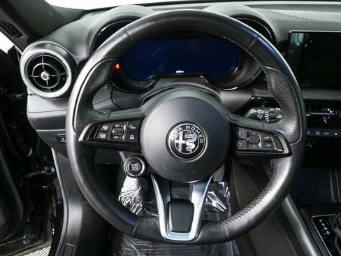 Used 2024 Alfa Romeo Tonale Ti image 11