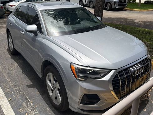 Used 2019 Audi Q3 2.0T Premium w/ Convenience Package AWD/4WD image 2