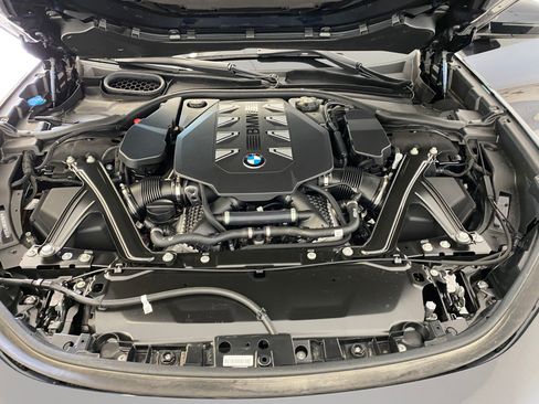 Used 2025 BMW 760i xDrive w/ Executive Package image 33