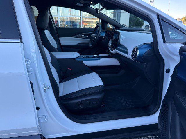 Used 2025 Chevrolet Equinox EV LT w/ Convenience Package II FWD image 30