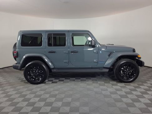 Used 2025 Jeep Wrangler Unlimited Sahara AWD/4WD image 2