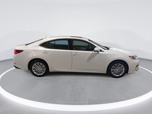 Used 2016 Lexus ES 350 w/ Premium Package w/Wood Trim FWD image 4