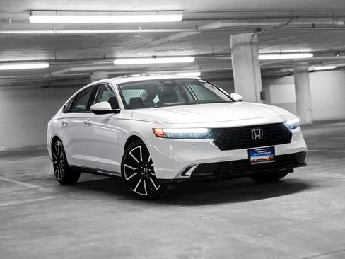 Used 2023 Honda Accord Touring image 4