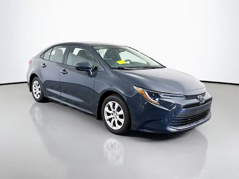 Used 2025 Toyota Corolla LE FWD image 8