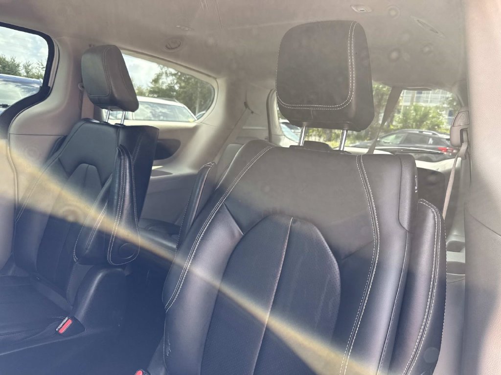 Used 2024 Chrysler Pacifica Limited FWD image 14