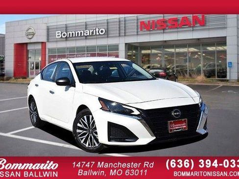 Used 2025 Nissan Altima 2.5 SV image 1