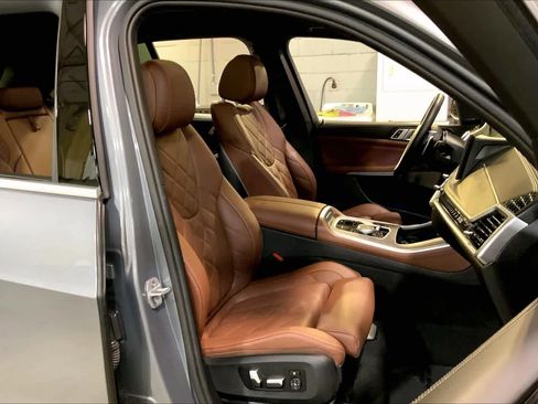 Used 2024 BMW X5 xDrive40i w/ Premium Package image 9