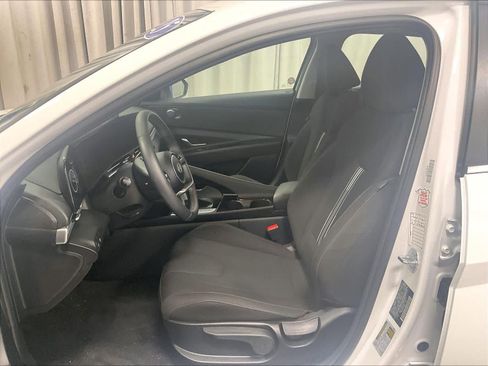 Used 2025 Hyundai Elantra SEL image 10