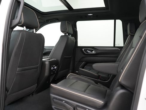 Used 2024 GMC Yukon XL SLT w/ SLT Luxury Package AWD/4WD image 19