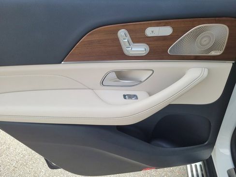 Used 2022 Mercedes-Benz GLS 450 4MATIC image 13