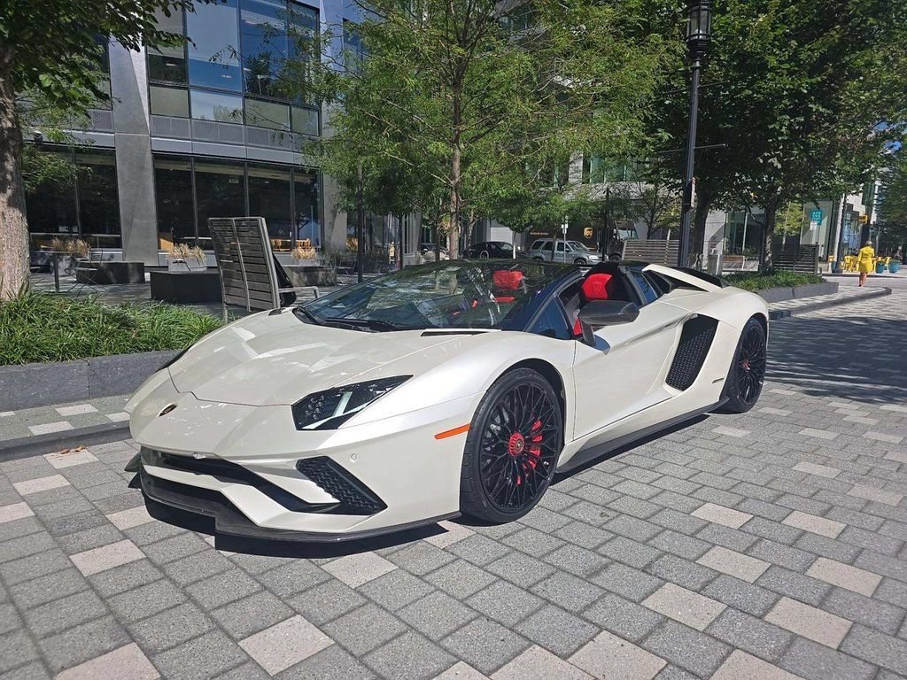 Used 2018 Lamborghini Aventador S AWD/4WD image 1