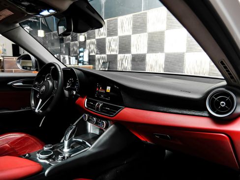 Used 2019 Alfa Romeo Giulia w/ Quick Order Package 22K Sport RWD image 11