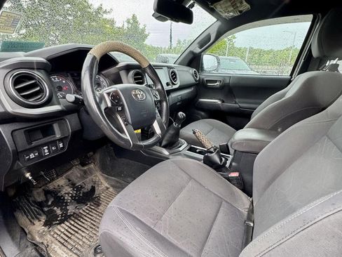 Used 2019 Toyota Tacoma TRD Sport w/ Technology Package AWD/4WD image 17