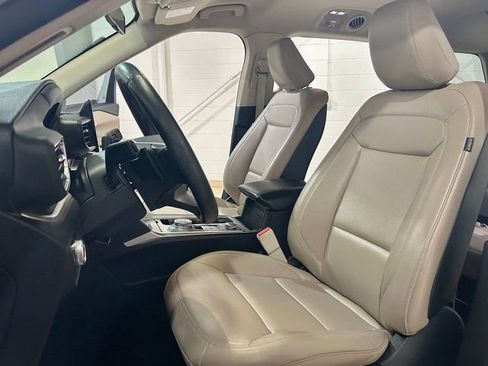 Used 2020 Ford Explorer XLT w/ Equipment Group 202A AWD/4WD image 11