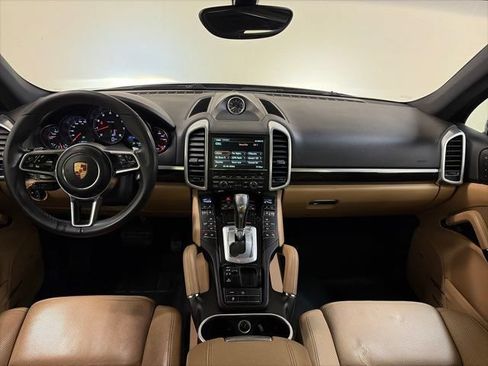 Used 2016 Porsche Cayenne w/ Premium Package AWD/4WD image 27