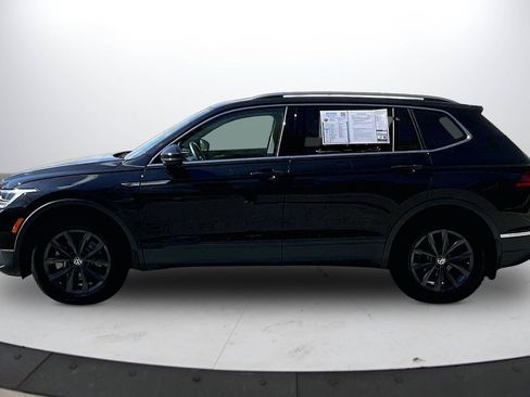 Used 2022 Volkswagen Tiguan SE w/ Panoramic Sunroof Package image 6