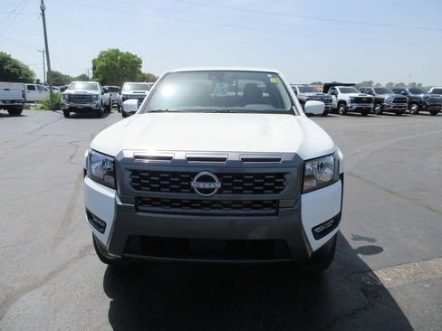 Used 2025 Nissan Frontier SV w/ SV Convenience Package RWD image 13