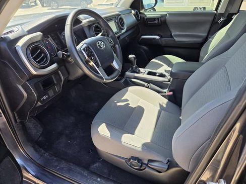 Used 2017 Toyota Tacoma SR5 w/ Tow Package RWD image 3