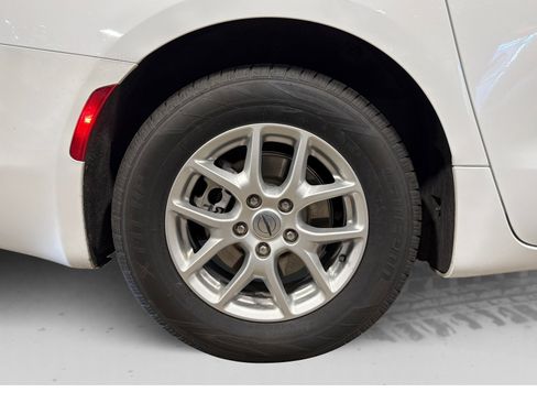 Used 2023 Chrysler Voyager LX FWD image 51