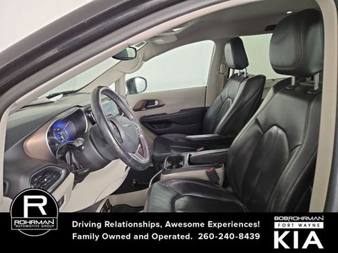 Used 2017 Chrysler Pacifica Touring-L Plus w/ Advanced Safetytec Group image 12