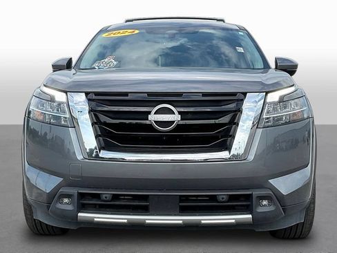 Used 2024 Nissan Pathfinder SL w/ SL Premium Package FWD image 2