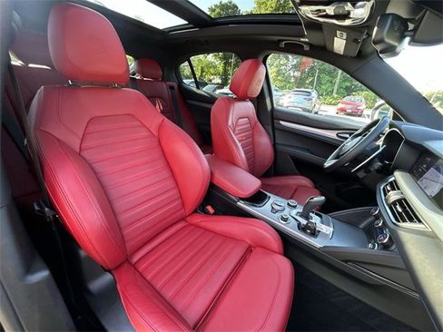 Used 2024 Alfa Romeo Stelvio Veloce image 25