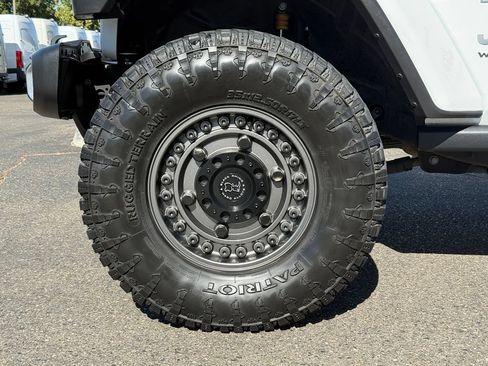 Used 2021 Jeep Wrangler Unlimited Sahara AWD/4WD image 15