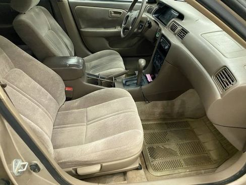 Used 1998 Toyota Camry LE FWD image 21