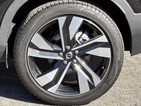 Used 2023 Volvo XC40 B5 Plus w/ Protection Package Premier AWD/4WD image 12