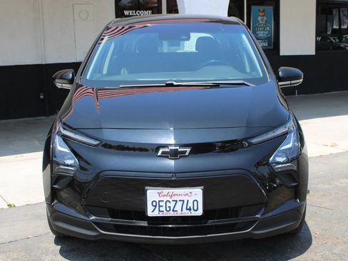 Used 2022 Chevrolet Bolt LT w/ Infotainment Package FWD image 2