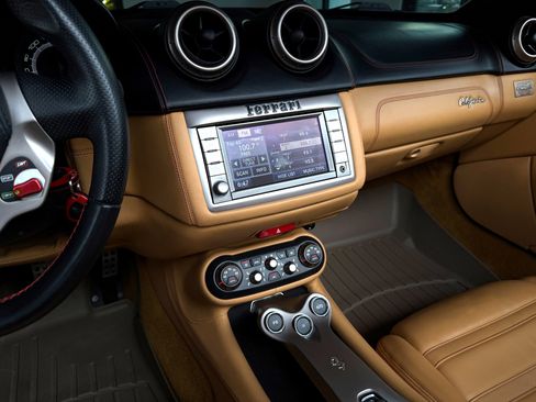 Used 2010 Ferrari California image 42