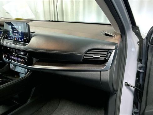 Used 2021 Nissan Rogue SL w/ Premium Package AWD/4WD image 13