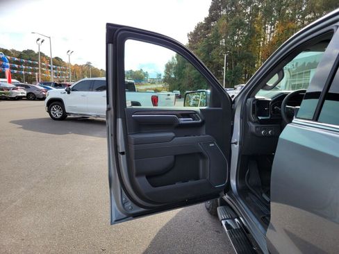 New 2026 GMC Sierra 1500 SLT image 13