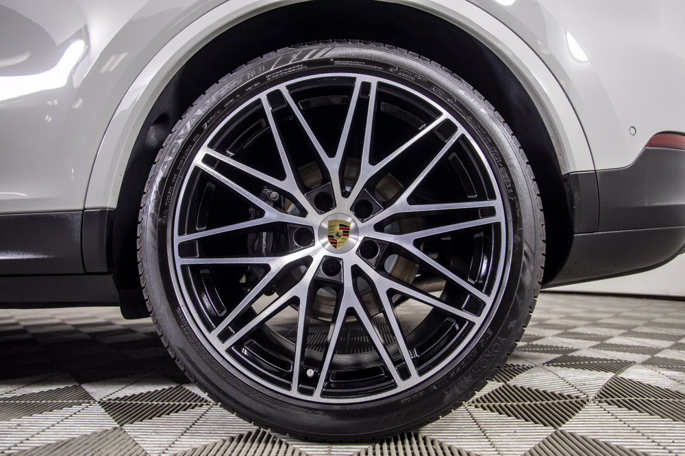Used 2024 Porsche Cayenne Coupe AWD/4WD image 47