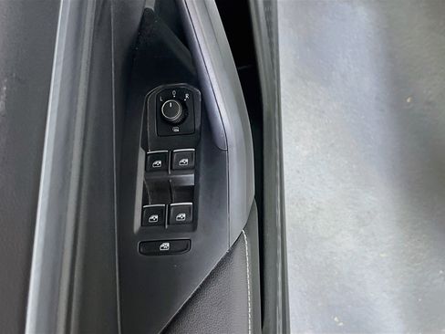 Used 2023 Volkswagen Jetta SE FWD image 17